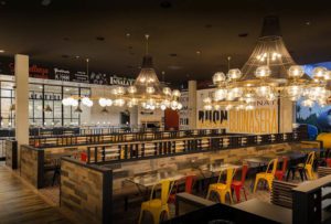 Comedor muerde la pasta